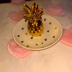 3-D pineapple ring jewelry holder
